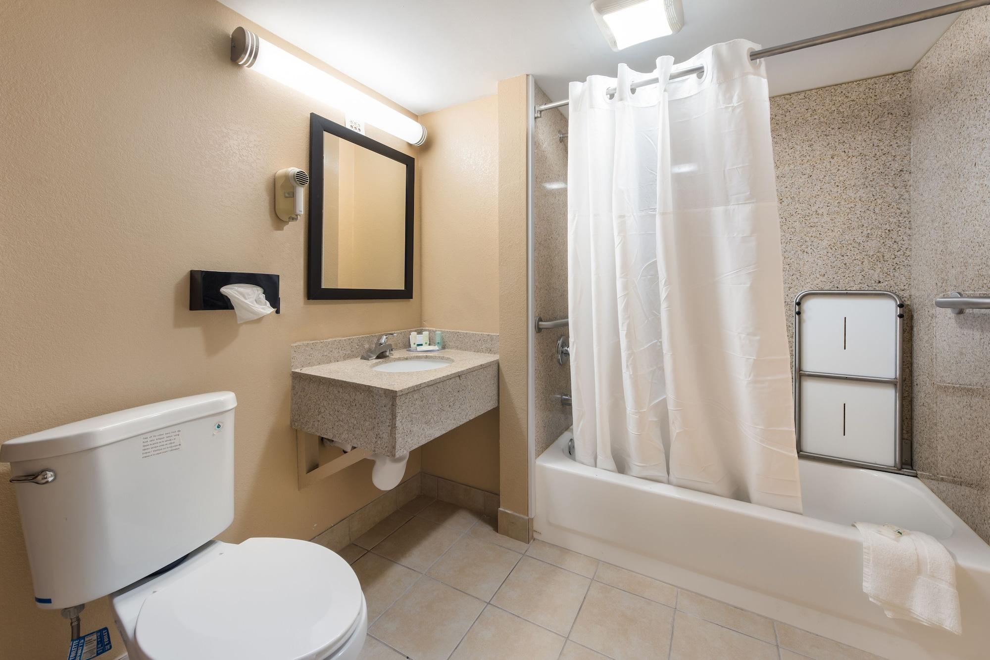 Quality Inn & Suites Cincinnati Esterno foto
