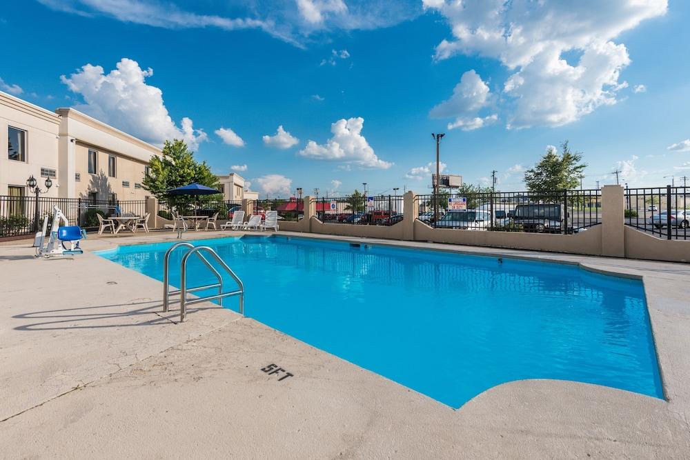 Quality Inn & Suites Cincinnati Esterno foto