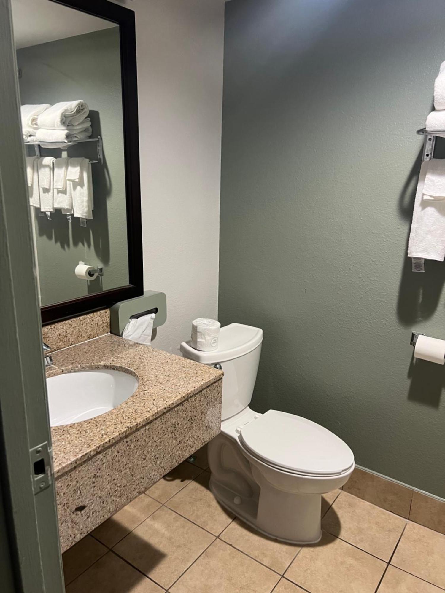 Quality Inn & Suites Cincinnati Esterno foto