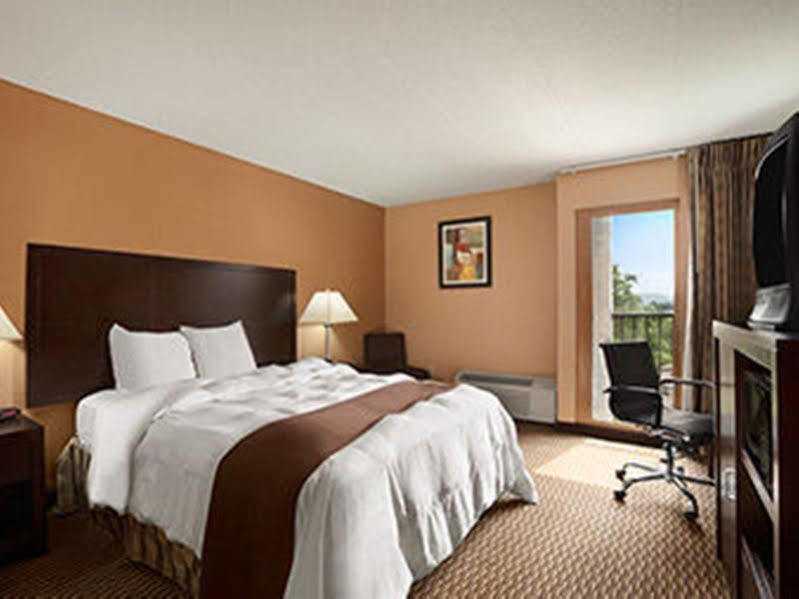 Quality Inn & Suites Cincinnati Esterno foto