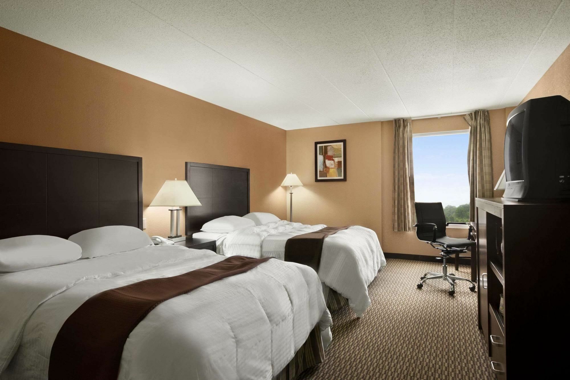 Quality Inn & Suites Cincinnati Esterno foto