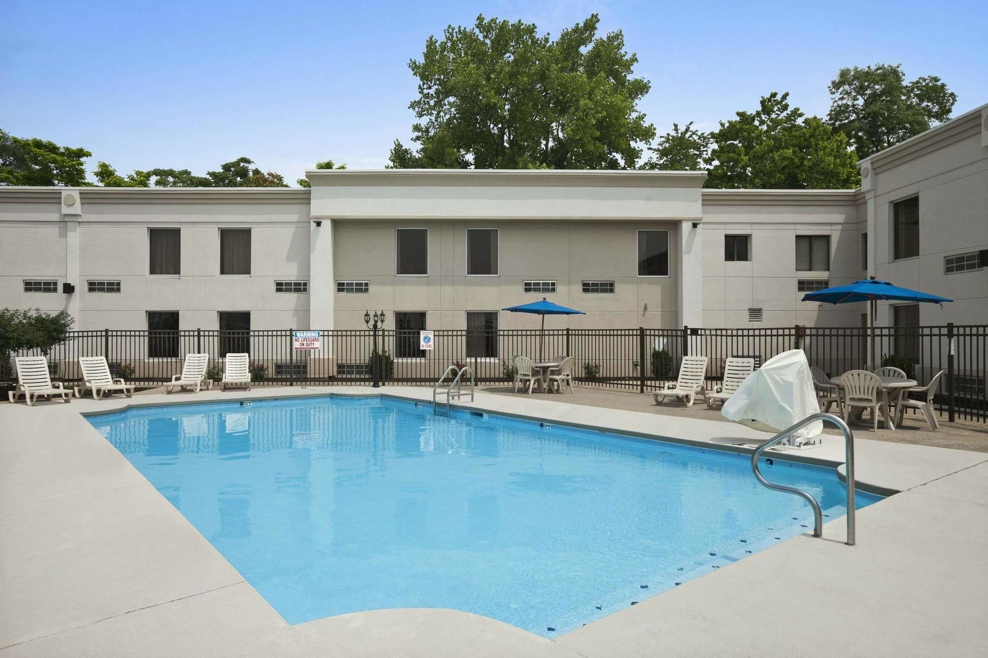 Quality Inn & Suites Cincinnati Esterno foto