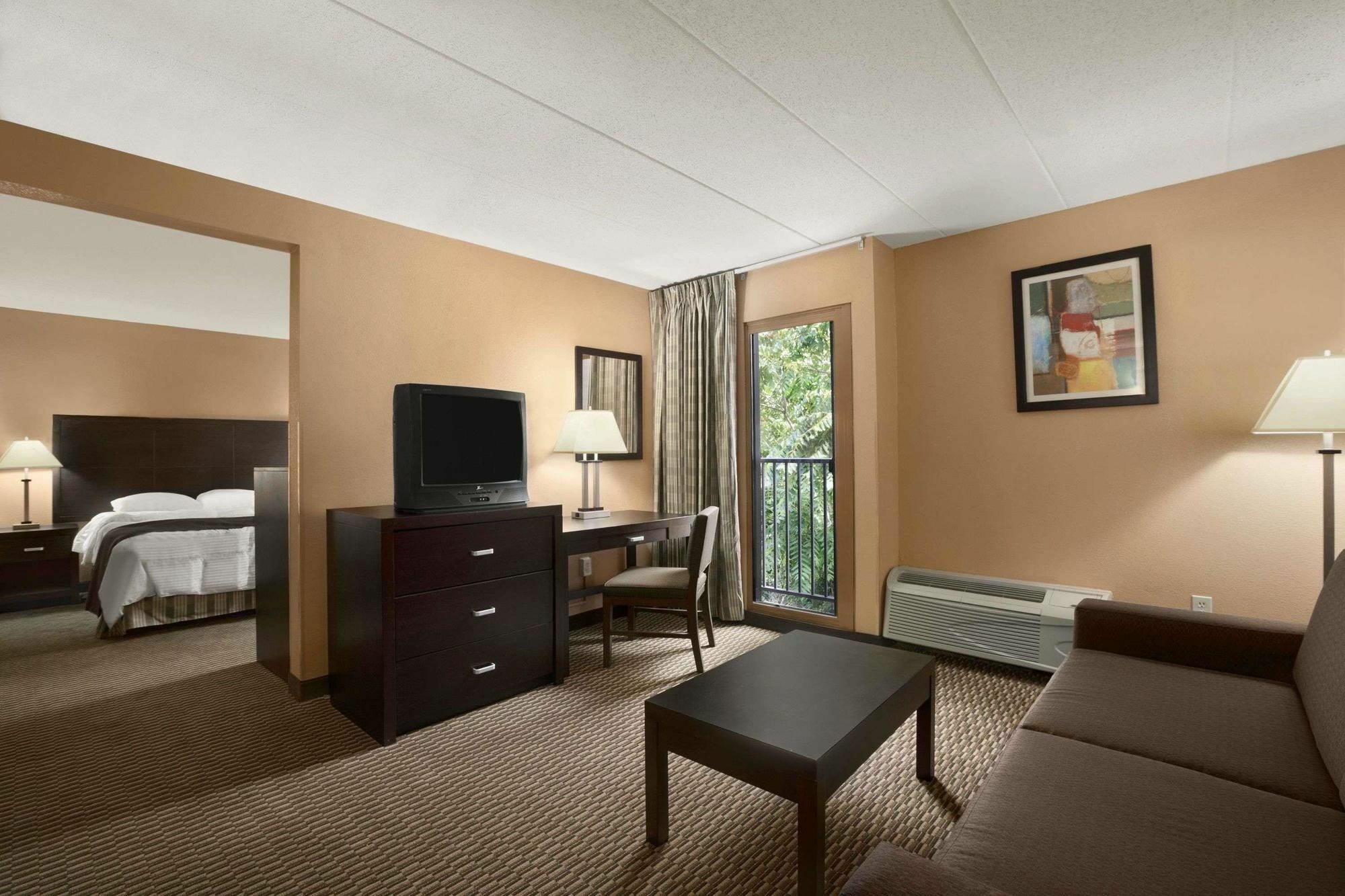 Quality Inn & Suites Cincinnati Esterno foto